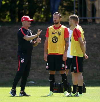 Jubeln sie auch kommendes Jahr noch gemeinsam bei der SGE? Seferovic und Castaignos.