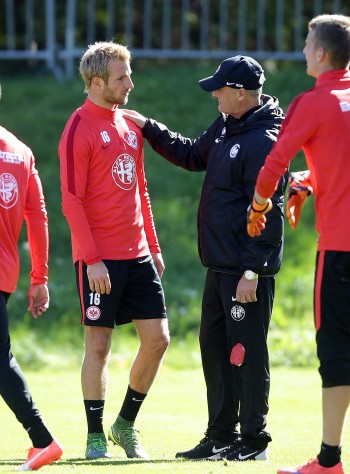 Armin Veh schwört seine Mannschaft auf das nächste Spiel ein!