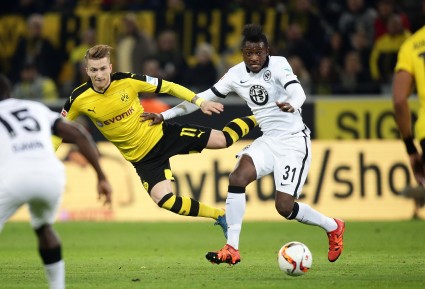 David Kinsombi im Duell mit Marco Reus