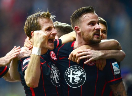 Stefan Aigner und Haris Seferovic feiern den Sieg über Bremen