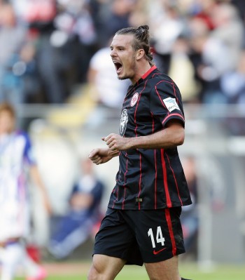 Er trifft wie er will... Zur Not mit dem Zopf....