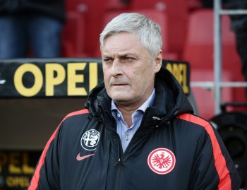 Die Miene verfinsterte sich nun stetig bei Trainer Armin Veh...