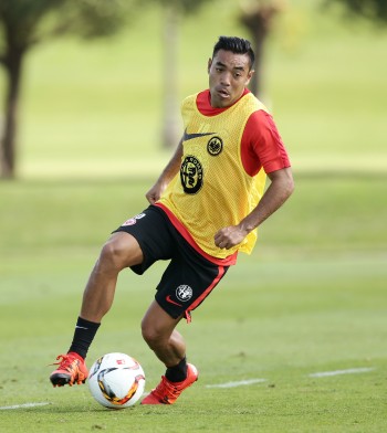 Ist noch etwas von der Härte im Training überrascht. Neuzugang Marco Fabián.