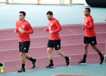 Ayhan, Huszti und Fabi&aacute;n (von links nach rechts) sollen den Konkurrenzkampf in der Mannschaft deutlich erh&ouml;hen.