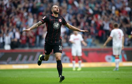 Arbeitet hart dafür, bald wieder für unsere SGE jubeln zu können: Luc Castaignos. 