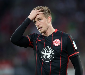 Bastian Oczipka konnte in der letzten Begegnung überzeugen und will den Abstieg mit allen Mitteln verhindern.