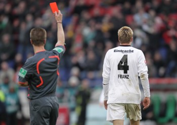 Franz sah in 50 Bundesligaspielen für die Eintracht 23 Mal Gelb und 1 Mal Gelb-Rot (in der 90. Minute in Hannover)