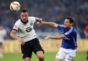Haris Seferovic im Zweikampf mit Sascha Riether