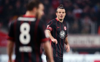 Alex Meier sucht weiter nach positiven Aspekten im Spiel der Eintracht: "Man darf aber auch nicht alles schwarz sehen."