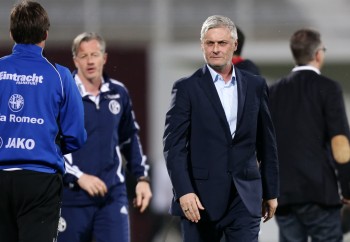 Jens Keller (l.) musste seinen Trainerposten auf Schalke 2013 um ein Haar für Armin Veh (r.) räumen.