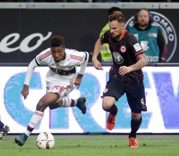 Haris Seferovic im Zweikampf mit Kingsley Coman (Szene aus dem Hinspiel)