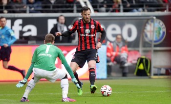 Haris Seferovic vor Ron-Robert Zieler (Saison 14/15)