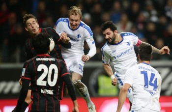 SVD-Kapitän Sulu köpft zum 0:1 im Hinspiel ein.