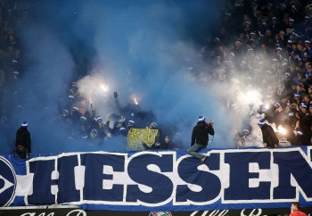 Bild aus dem Hinspiel: Wechseln die Darmstädter für das Rückspiel von der Ost- in die Nordwestkurve?