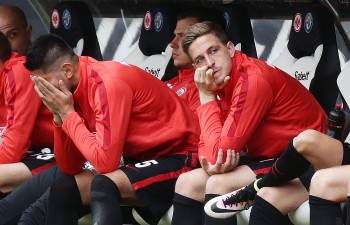 Seine Verletzung war der Knackpunkt des Spiels: Zambrano musste von der Bank aus ansehen, wie seine Mannschaftskollegen in die Niederlage schlitterten. 