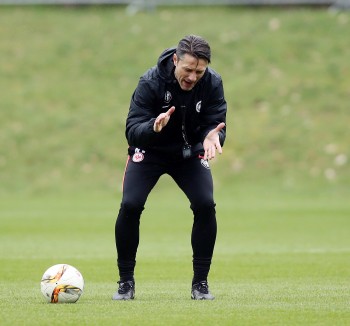 Niko Kovac glaubt an seine Mannschaft und feuert sie permanent an.