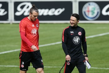 Wie lange Alex Meier spielen kann, entscheidet sich -in Absprache mit ihm- nach dem heutigen Training.