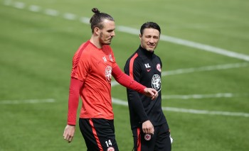 Ein Beispiel: F&uuml;r Alex Meier w&auml;re die T&uuml;r nach England zu, sollten pro "Brexit" entschieden werden.