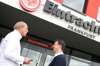 Bobic möchte die Jugend fördern und zeigte sich vom Riederwald begeistert.