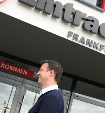 Fredi Bobic will auch in Zukunft mit den Finanzen der Eintracht vernünftig haushalten.