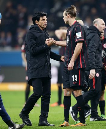 Alex Meier als Nachfolger von Bruno H&uuml;bner als Manager? Noch h&auml;lt sich der "Fu&szlig;ballgott" bez&uuml;glich seiner Zukunft bedeckt.