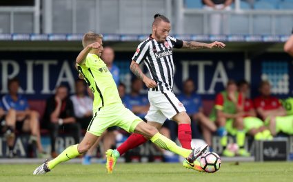 Yanni Regäsel: Durfte bisher nur in den Testspielen das neue Trikot der Eintracht überstreifen.