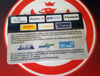 Kurzfristige Trennung: Das Logo der Lufthansa AG erscheint noch auf den aktuellen Dauerkarten.