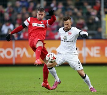 Haris Seferovic im Zweikampf mit einem Freiburger (Januar 2015)