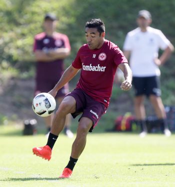 Bisher durfte Marco Fabián sein Können zumeist nur im Training unter Beweis stellen.