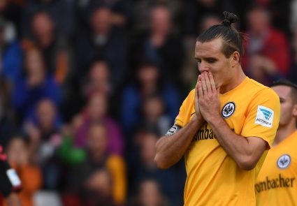 Alexander Meier war lange untergetaucht, kam aber kurz vor Schluss zu seiner Chance, die er passend zu diesem Spiel vergab. (Foto: imago/Hübner)