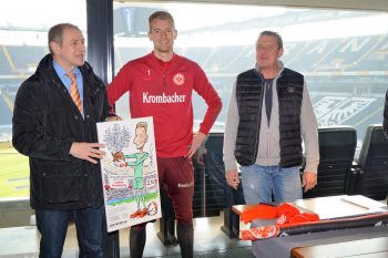 Lukas Hradecky freute sich über die gute Tat.