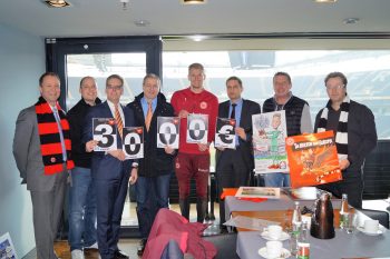 Uwe Menger, André Eichhorn, Matthias Martiné, Stefan Gerhardt, Lukas Hradecky, Oliver Frankenbach, Mario Ballheimer und Michael Apitz (v.l.)
