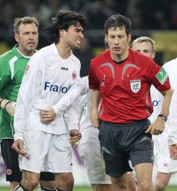 Chris (links) fühlte sich mit der Eintracht im Herbst 2007 um den Sieg in Dortmund gebracht.