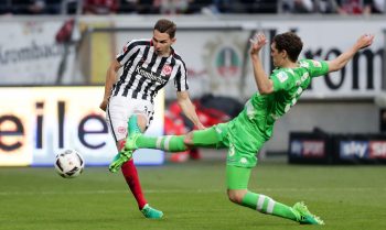 David Abraham (links) absolvierte in dieser Saison 18 Pflichtpiele, erzielte dabei ein Tor und gab eine Torvorlage.