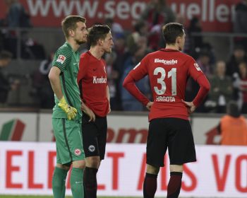 Die Eintracht steht auch nach dem Spiel gegen den 1.FC Köln wieder mit leeren Händen da und verzweifelt an sich selbst. (Bild: imago/Horstmüller)