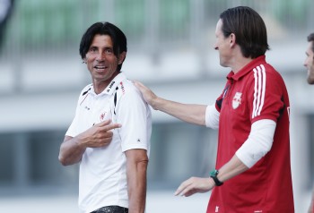 War im Sommer 2014 als Eintracht-Coach im Gespräch. Bayer-Trainer Roger Schmidt (re.).