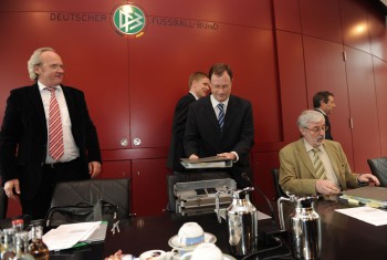 Das DFB-Sportgericht wies den Antrag von Eintracht Frankfurt auf Wiederaufnahme des Verfahrens zurück.