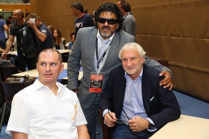 Dietmar Roth mit einem Double von Diego Maradona und dem echten Rudi Völler