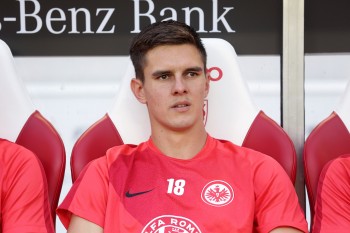 Mittelfeldspieler Johannes Flum bleibt der Eintracht wohl ein weiteres Jahr erhalten.