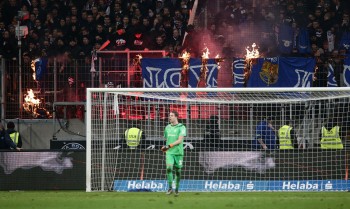 Beim Hessenderby brannte es im Eintracht-Block. 