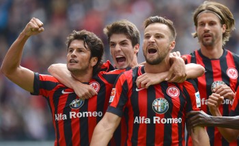Die Spieler von Eintracht Frankfurt haben in der Vergangenheit scheinbar nicht nur auf dem Feld kräftig gefeiert...