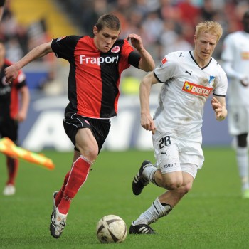 Sebastian Jung (l.) gab gegen Hoffenheim sein Startelf-Debüt. 