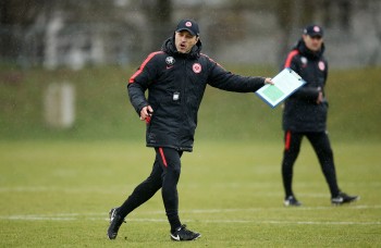 Niko Kovac geht voran und will die Eintracht zum Sieg gegen die TSG Hoffenheim führen.