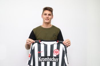 Er trägt nun offiziell das Trikot von Eintracht Frankfurt. Bereits heute wird er mit der Mannschaft trainieren.