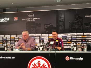 Niko Kovac schwört seine Mannschaft auf eine schwierige Partie beim SC Freiburg ein.