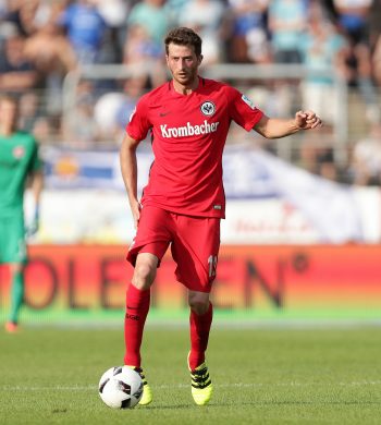 David Abraham wird gegen den SC Freiburg wohl nur zuschauen können.