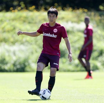 Makoto Hasebe hat sich mit einer guten Leistung gegen den FC Schalke 04 zunächst wohl festgespielt.
