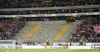 Der ausgesperrte Teil der Fans protestierte am Samstag friedlich gegen das DFB-Urteil.