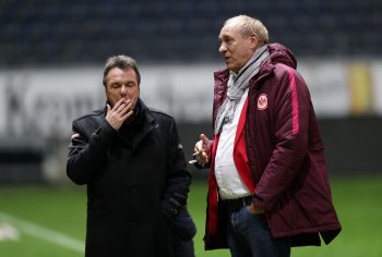 Heribert Bruchhagen (links) nach dem Spiel gegen den 1. FC Köln mit Präsident Peter Fischer. 