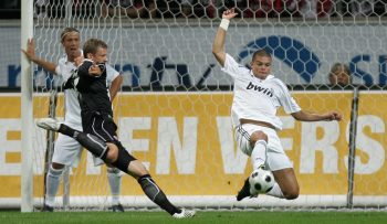 In der Sommervorbereitung 2008 kam die Eintracht mit Pepe erstmals in Berührung...
